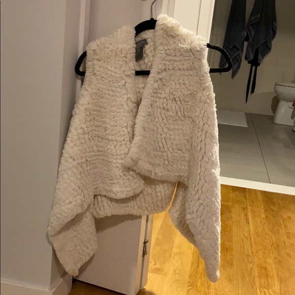 White bagatelle faux fur vest - Picture 2 of 2